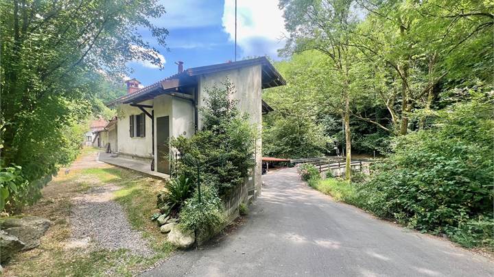 VARESE SANT'AMBROGIO POZIONE DI CASA  